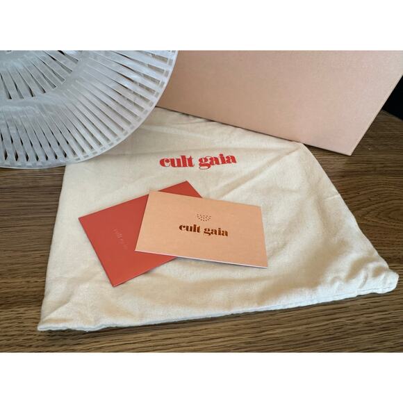 NIB CULT GAIA Acrylic Ark Small Clutch Handbag Pearl White Dustbag Card - Picture 2 of 13